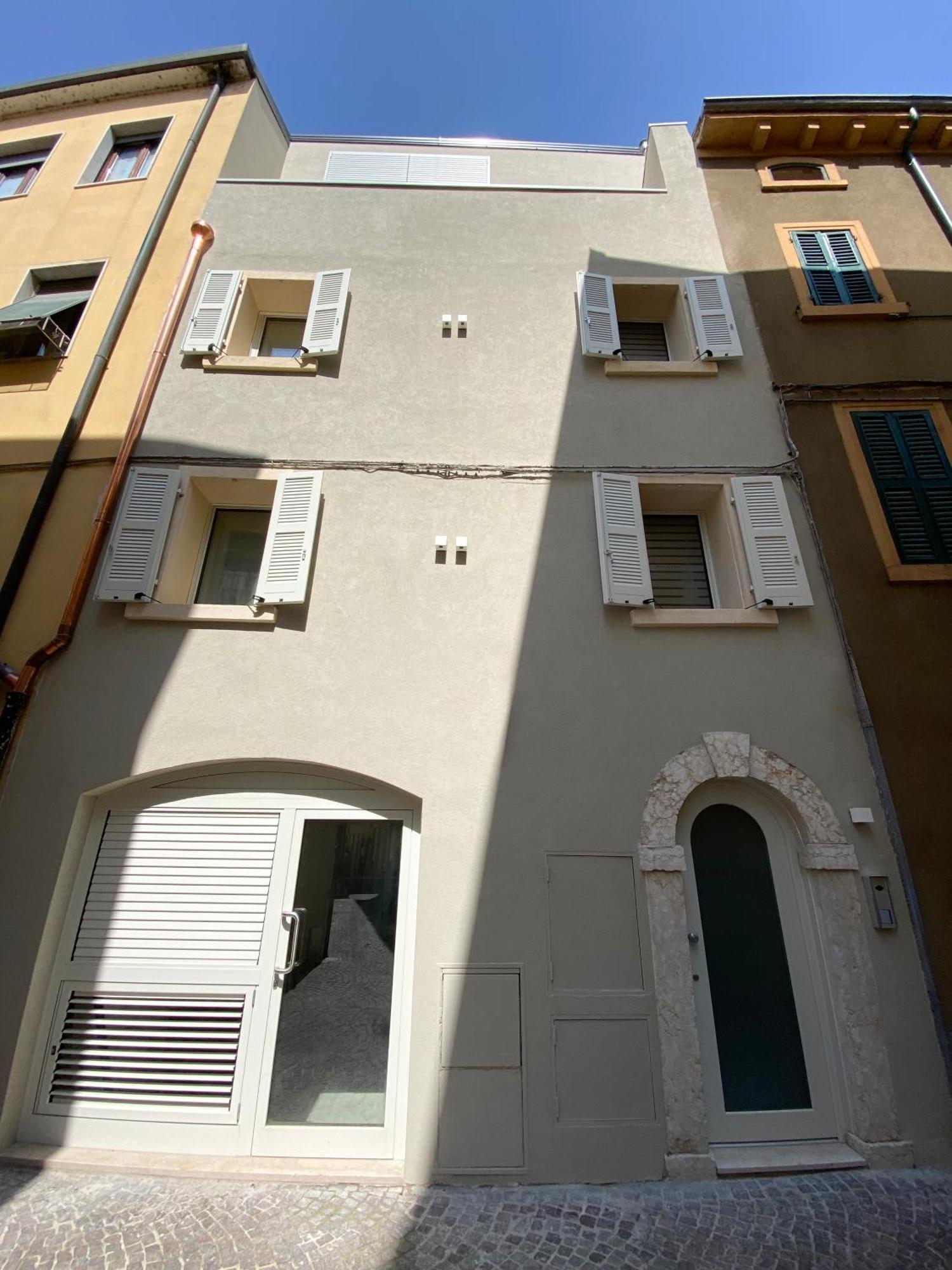 Palazzo Cordigero - Apartments Πεσκιέρα ντελ Γκάρντα Εξωτερικό φωτογραφία