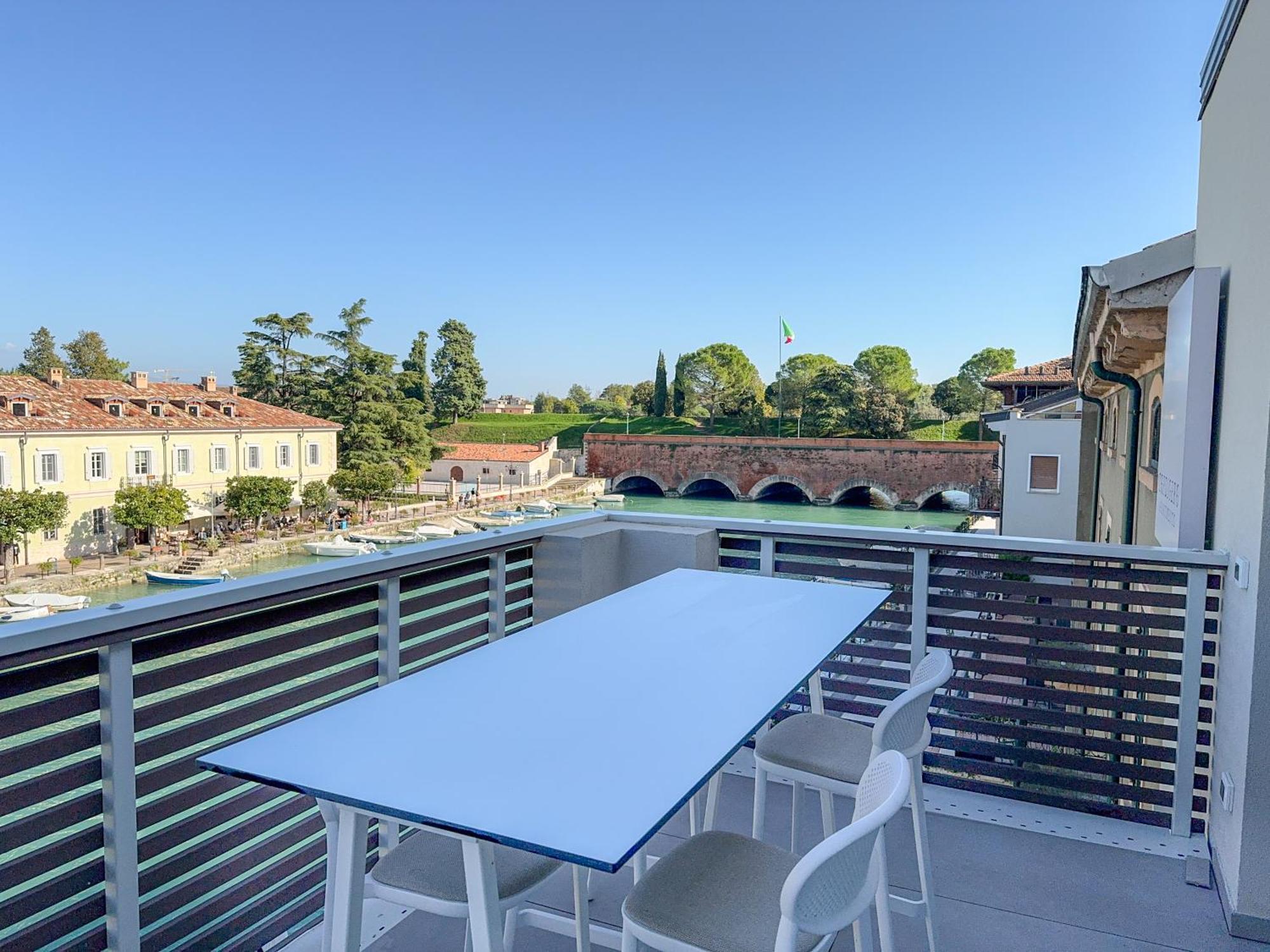 Palazzo Cordigero - Apartments Πεσκιέρα ντελ Γκάρντα Εξωτερικό φωτογραφία