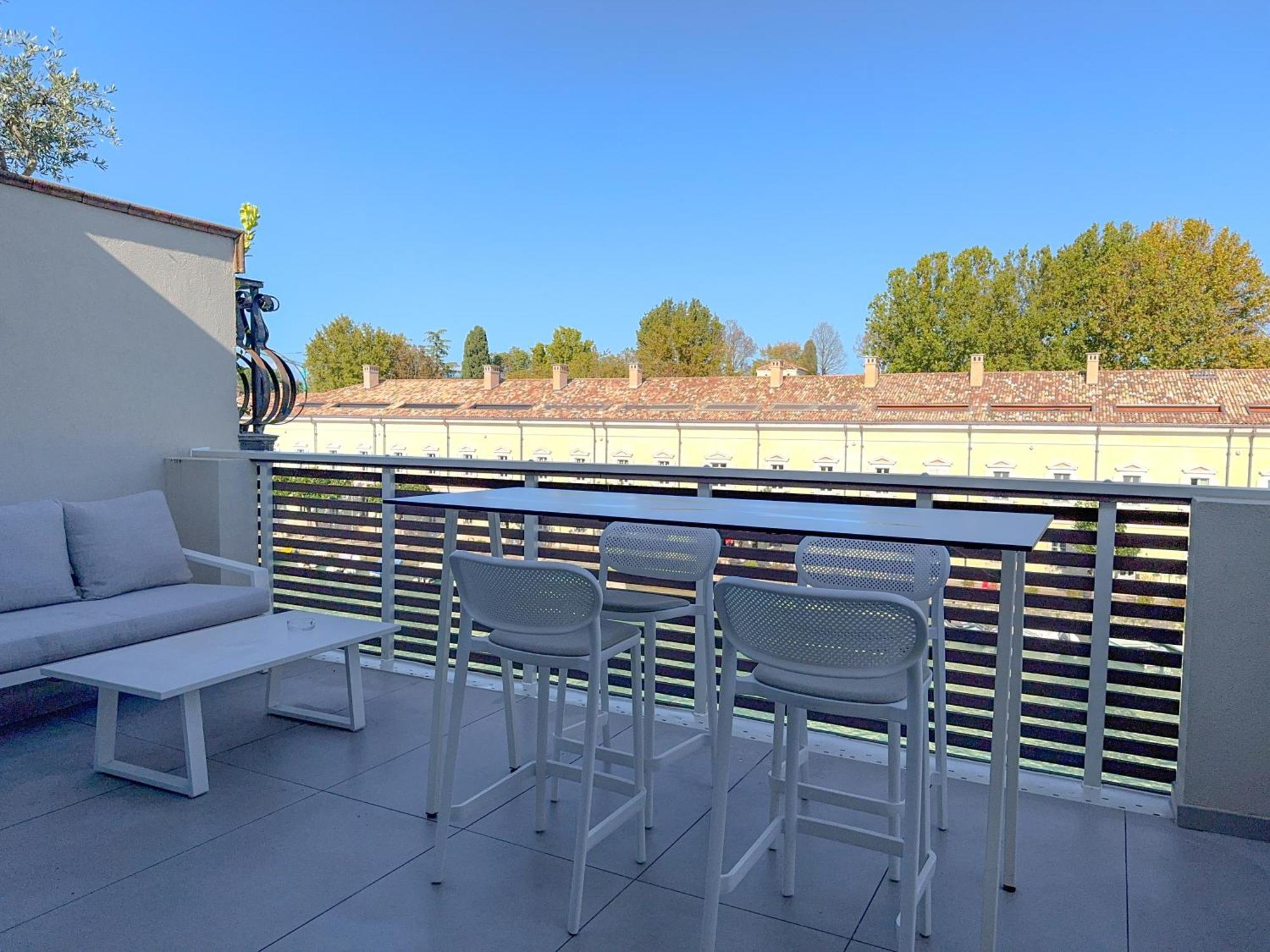 Palazzo Cordigero - Apartments Πεσκιέρα ντελ Γκάρντα Εξωτερικό φωτογραφία