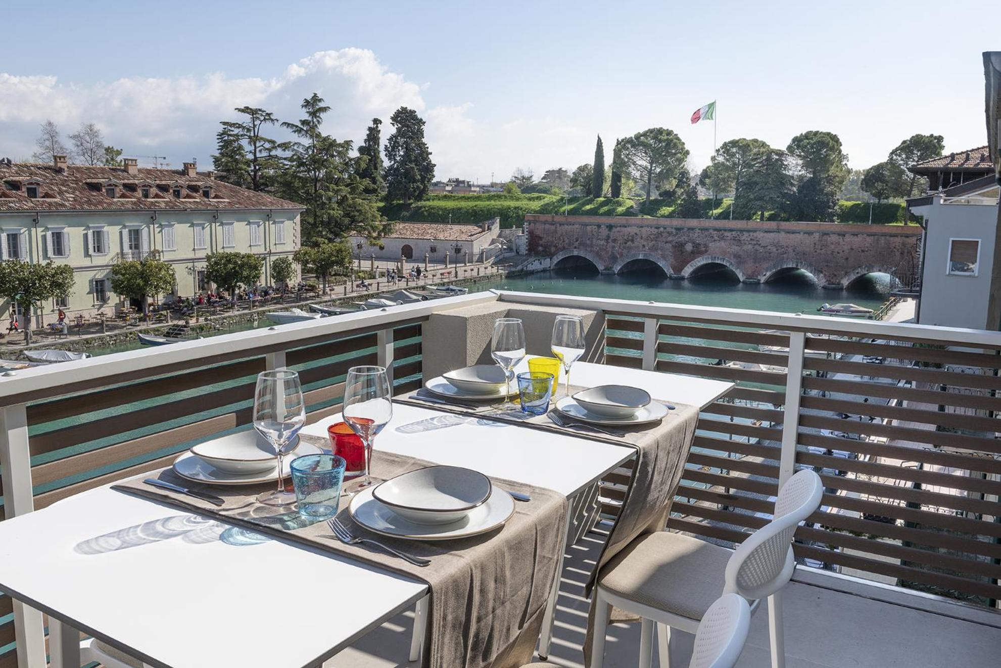 Palazzo Cordigero - Apartments Πεσκιέρα ντελ Γκάρντα Εξωτερικό φωτογραφία