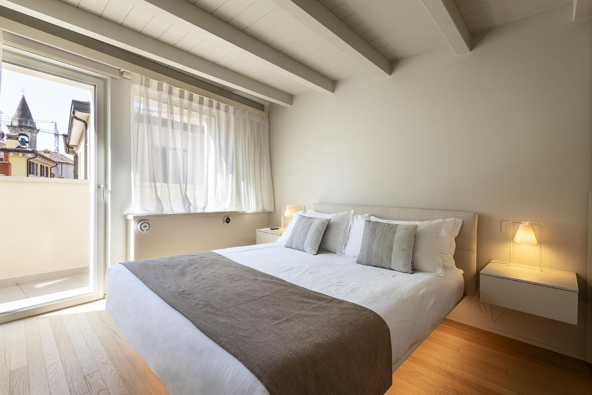 Palazzo Cordigero - Apartments Πεσκιέρα ντελ Γκάρντα Εξωτερικό φωτογραφία